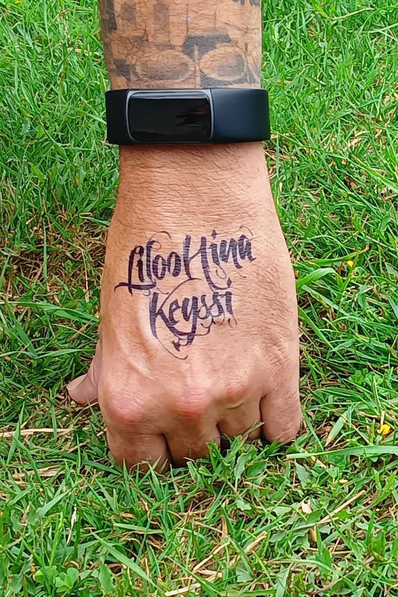 Tatouage Jagwa lettrage panoramique — plusieurs prénoms ou texte long personnalisé