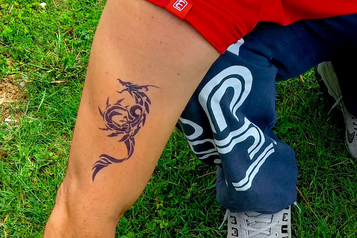 Tatouage Jagwa dragon sur le bras — création sur-mesure